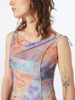 WEEKDAY Robes De Plage Vêtement De Plage Joanne Femme Bleu Clair -Edited You Boutique 168ce0132a638b81106e6ced92e60646