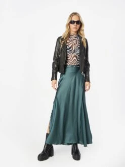 WEEKDAY Jupes Longues Jupe Jolie Femme Vert Foncé 11 WEEKDAY Jupes Longues Jupe Jolie Femme Vert Foncé -Edited You Boutique 2f22ab1cedc4fac581960cb67487d9c1
