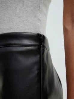 EDITED Mini-jupes Jupe Lena Femme Noir -Edited You Boutique bccdb721da7590e10f4ca773aef37954