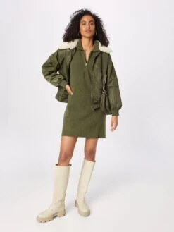 WEEKDAY Robes Robes En Maille Nicki Pike Femme Vert -Edited You Boutique c1eb4fba52539a225f93f974298a27a6