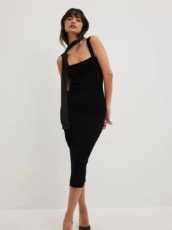 NA-KD Robes Fourreaux Robe Fourreau Femme Noir -Edited You Boutique f7e7d1affc589c411d90d9940aaca18f